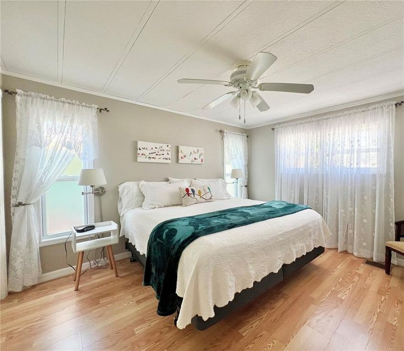 На продажу: $129,900 (2 спален, 2 ванн, 1080 Квадратных фут)