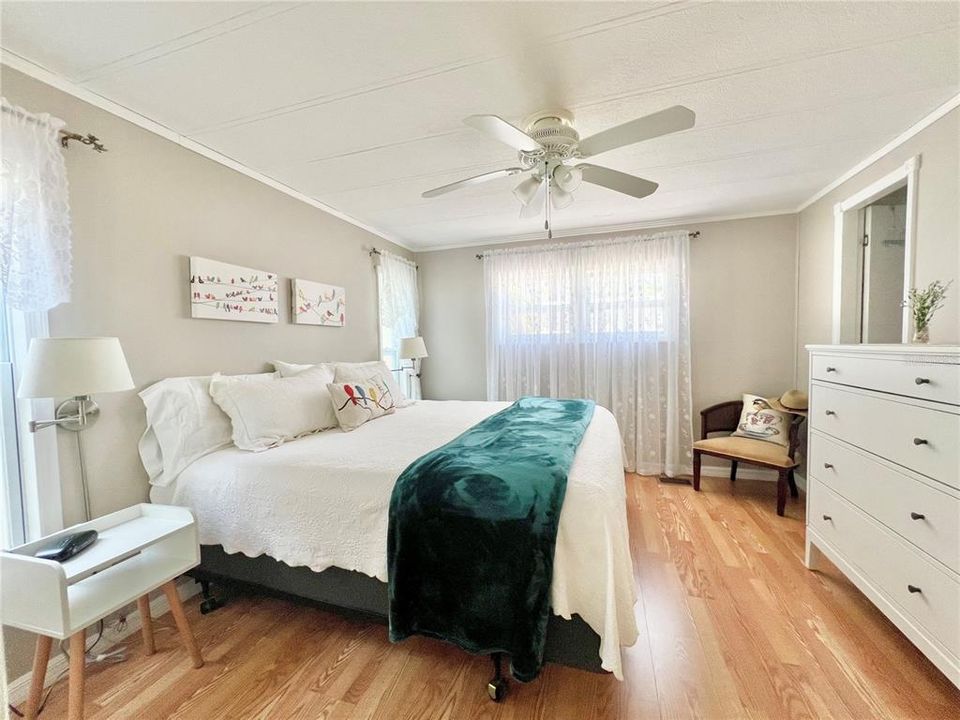 На продажу: $129,900 (2 спален, 2 ванн, 1080 Квадратных фут)