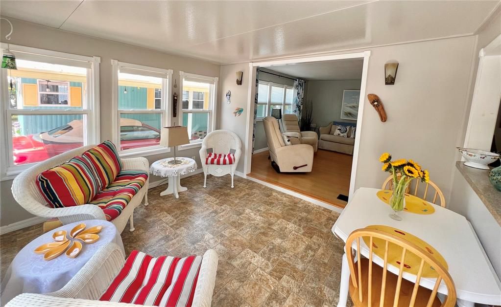 На продажу: $129,900 (2 спален, 2 ванн, 1080 Квадратных фут)