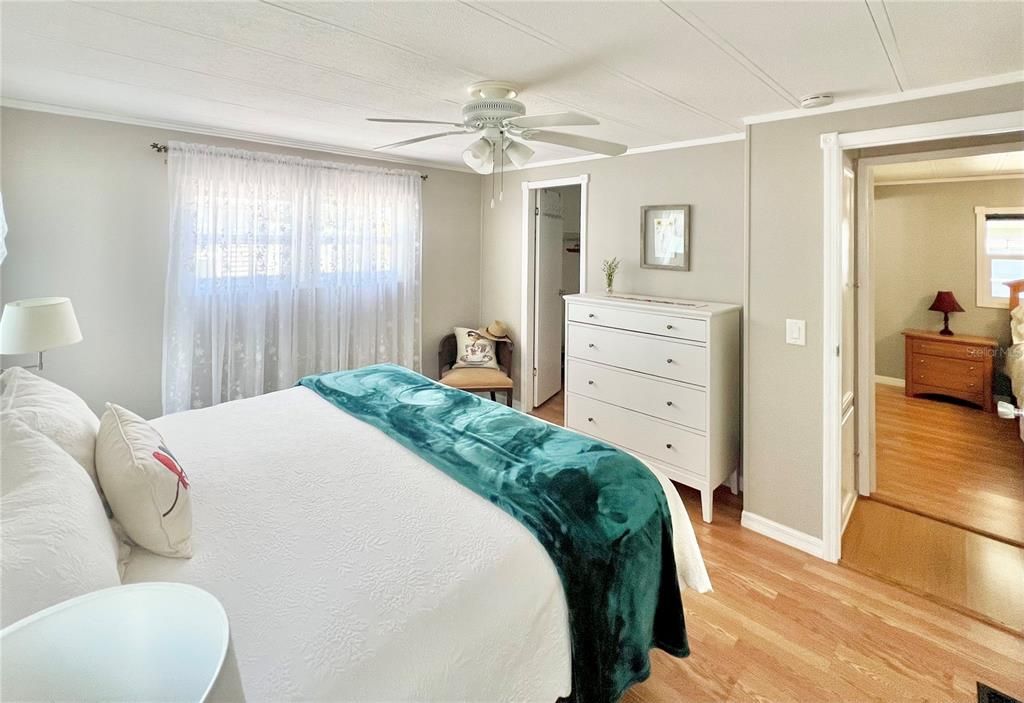 На продажу: $129,900 (2 спален, 2 ванн, 1080 Квадратных фут)