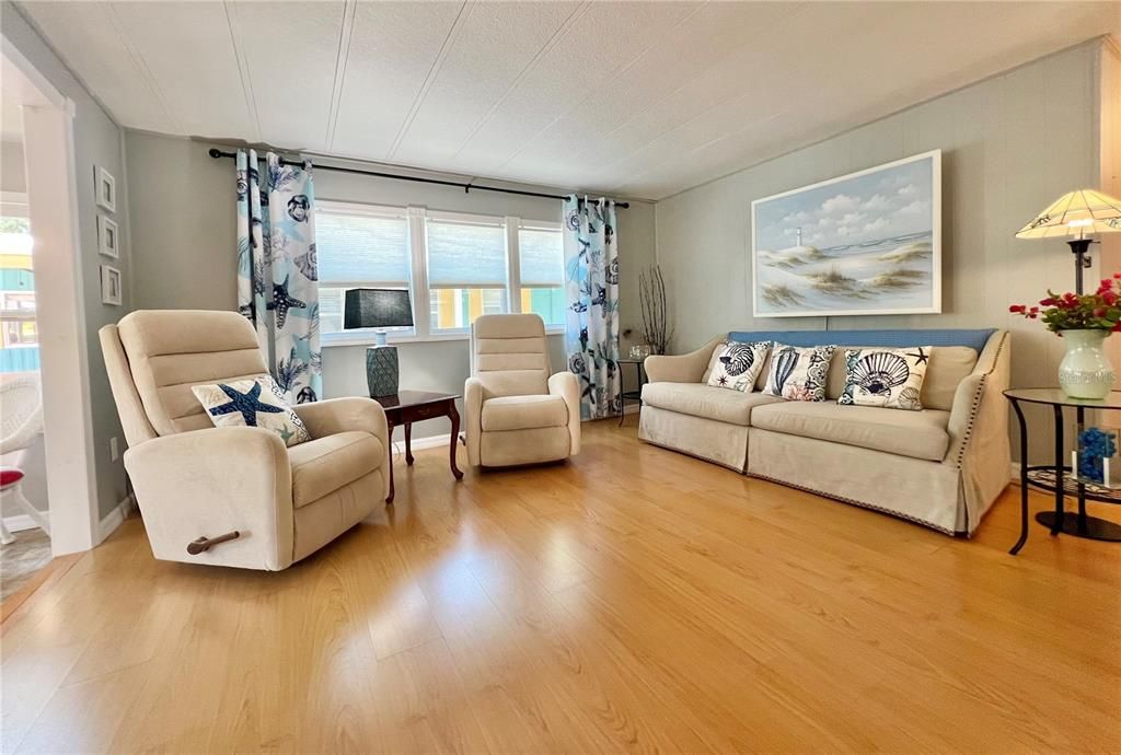 На продажу: $129,900 (2 спален, 2 ванн, 1080 Квадратных фут)