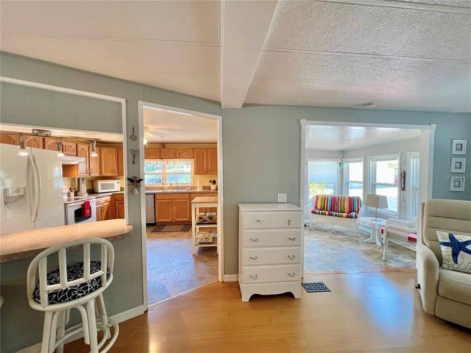 На продажу: $129,900 (2 спален, 2 ванн, 1080 Квадратных фут)