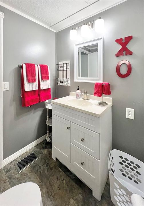 На продажу: $129,900 (2 спален, 2 ванн, 1080 Квадратных фут)