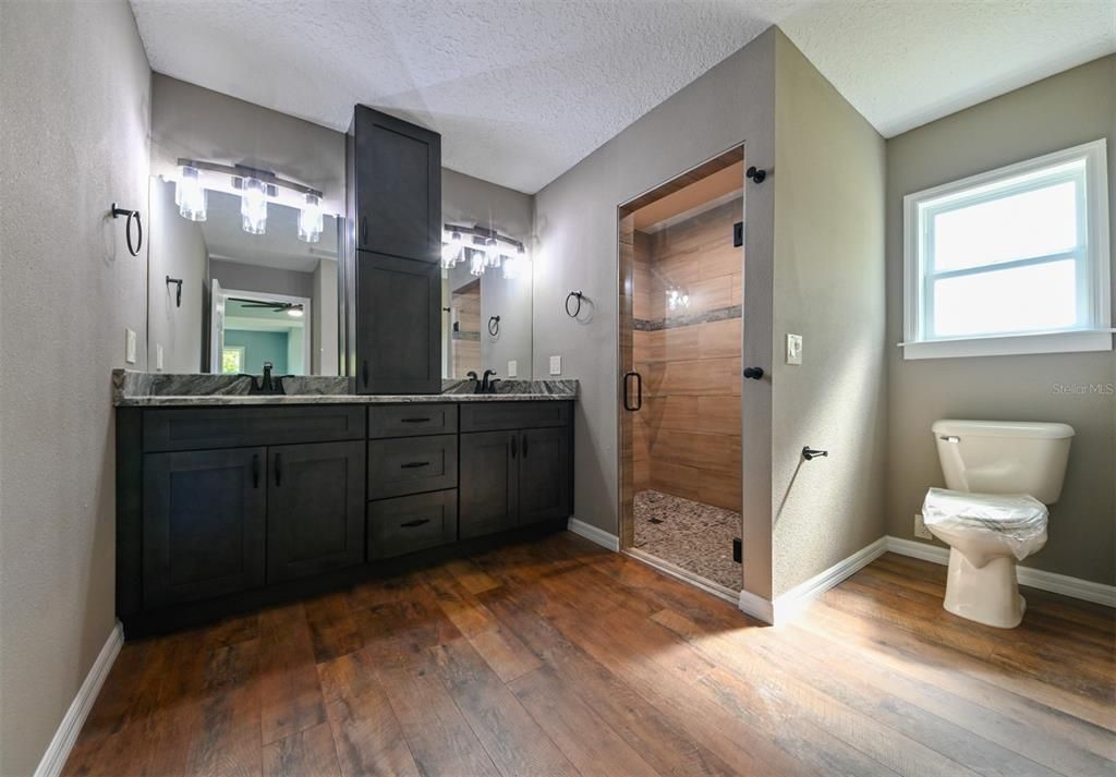 На продажу: $410,000 (3 спален, 2 ванн, 1878 Квадратных фут)