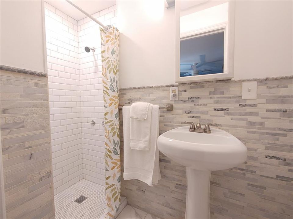 Active With Contract: $407,700 (3 beds, 2 baths, 1230 Square Feet)