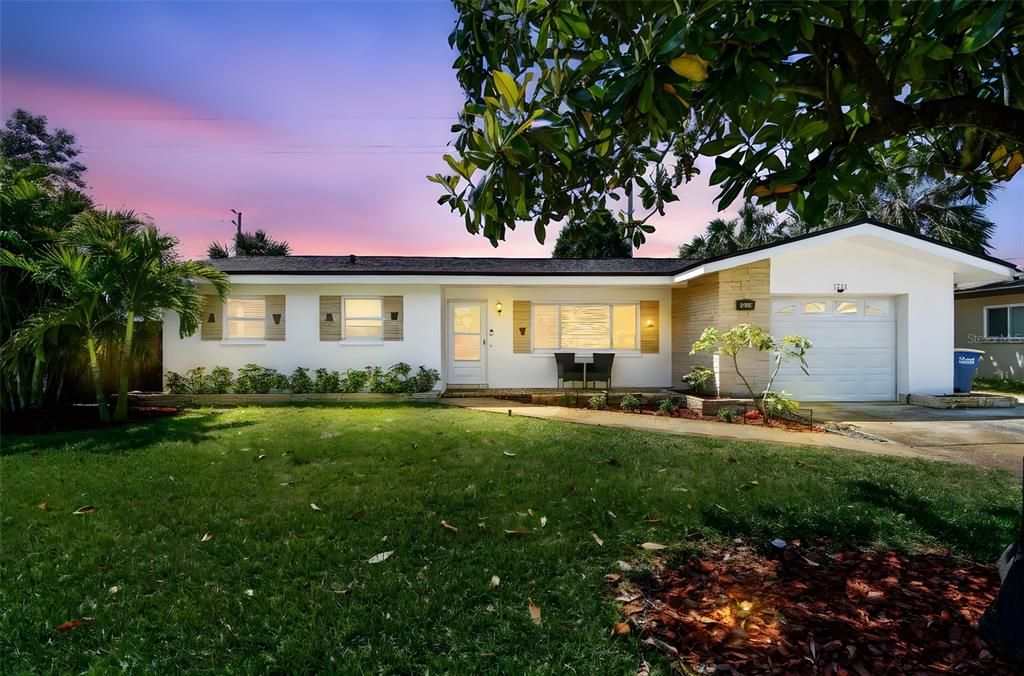 Active With Contract: $407,700 (3 beds, 2 baths, 1230 Square Feet)