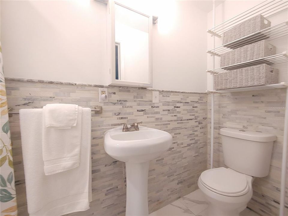 Active With Contract: $407,700 (3 beds, 2 baths, 1230 Square Feet)