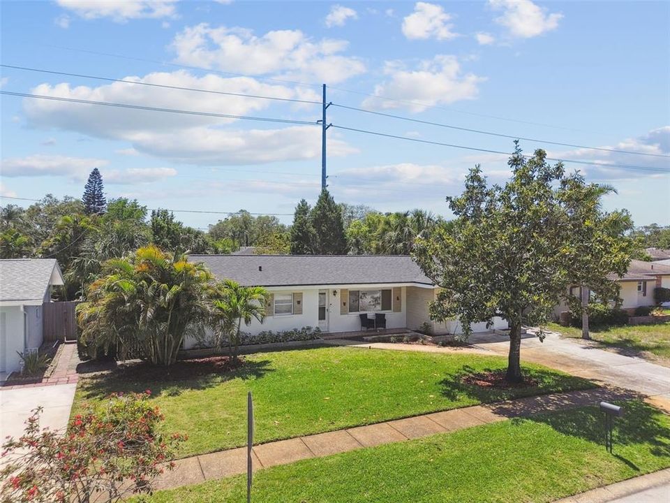 Active With Contract: $407,700 (3 beds, 2 baths, 1230 Square Feet)