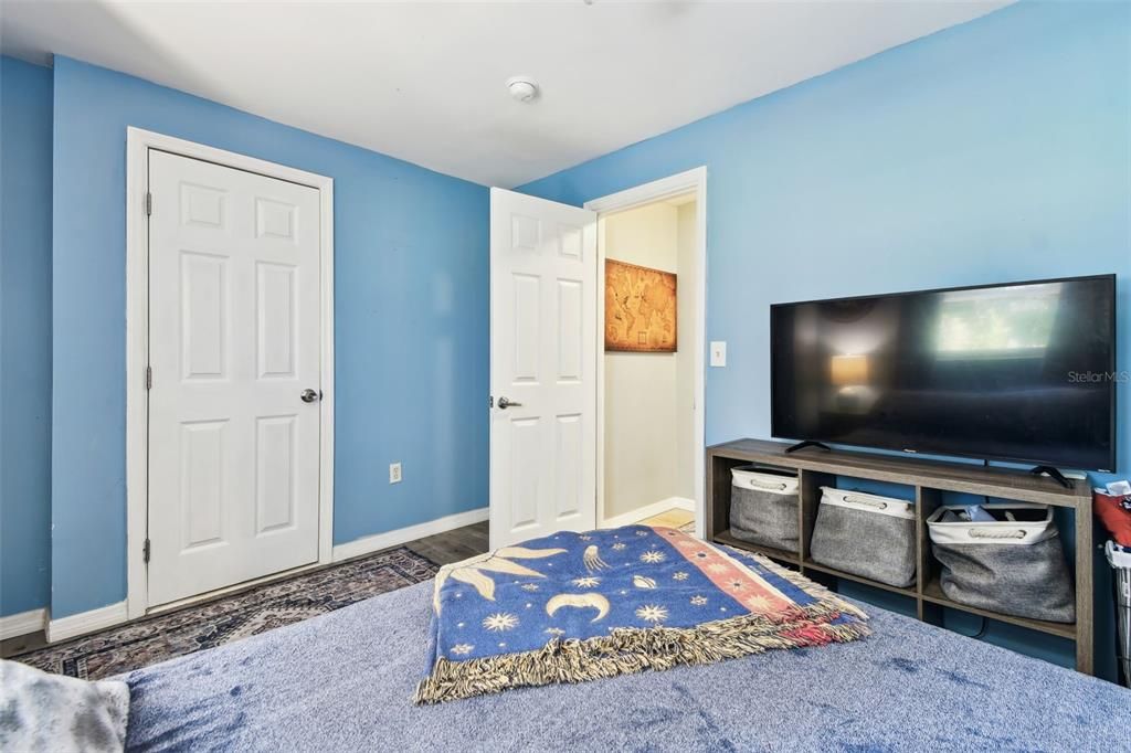 Active With Contract: $407,700 (3 beds, 2 baths, 1230 Square Feet)