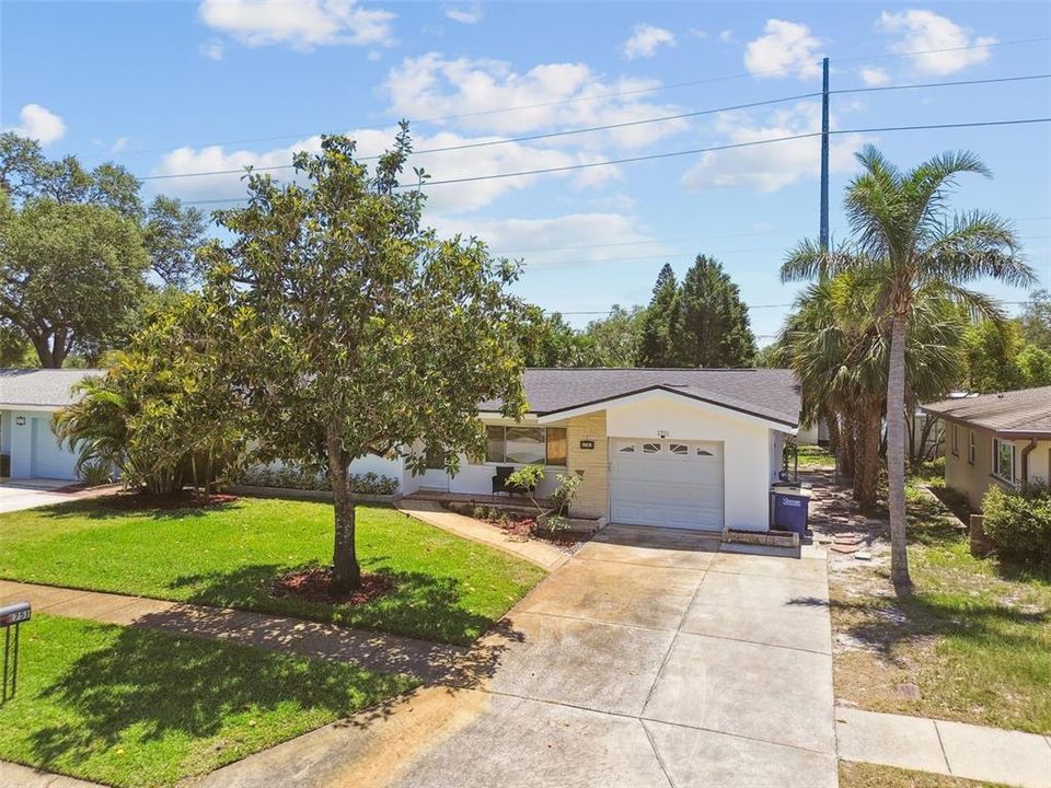 Active With Contract: $407,700 (3 beds, 2 baths, 1230 Square Feet)