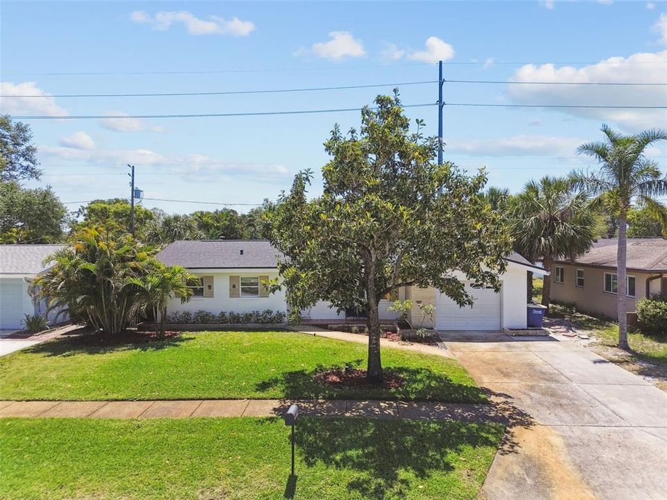 Active With Contract: $407,700 (3 beds, 2 baths, 1230 Square Feet)