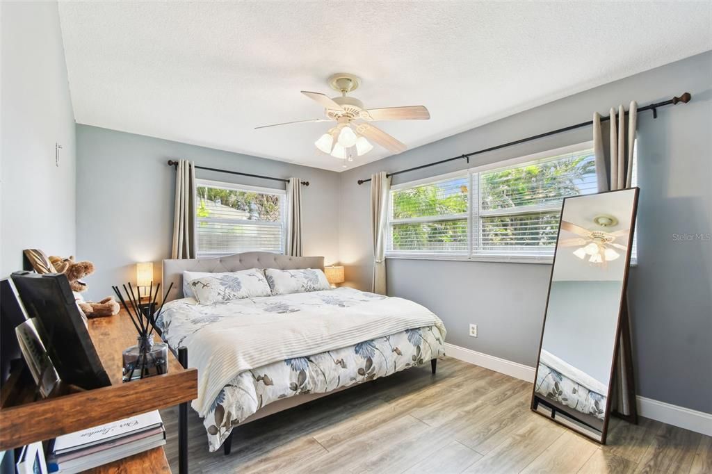 Active With Contract: $407,700 (3 beds, 2 baths, 1230 Square Feet)