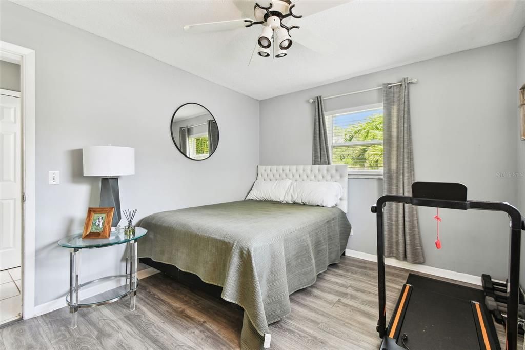 Active With Contract: $407,700 (3 beds, 2 baths, 1230 Square Feet)