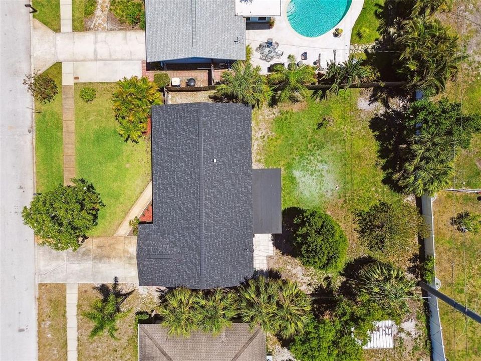 Active With Contract: $407,700 (3 beds, 2 baths, 1230 Square Feet)