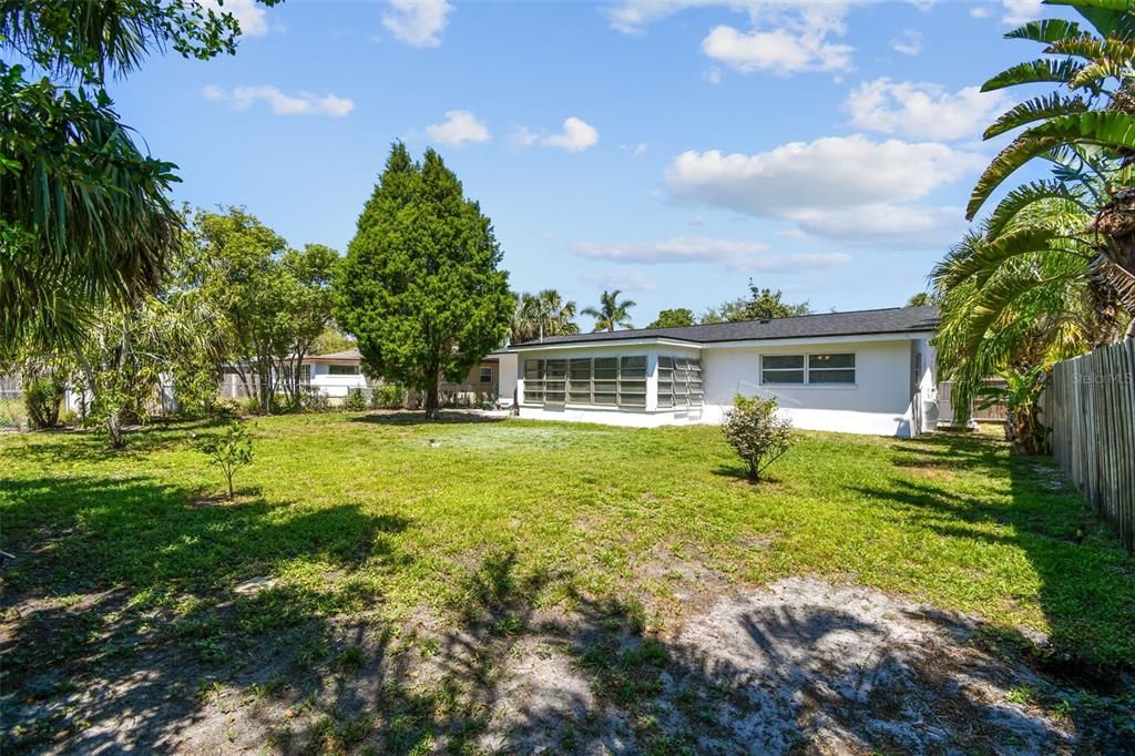 Active With Contract: $407,700 (3 beds, 2 baths, 1230 Square Feet)