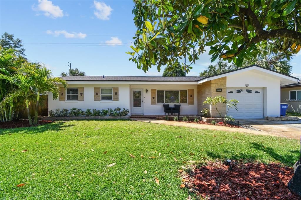 Active With Contract: $407,700 (3 beds, 2 baths, 1230 Square Feet)