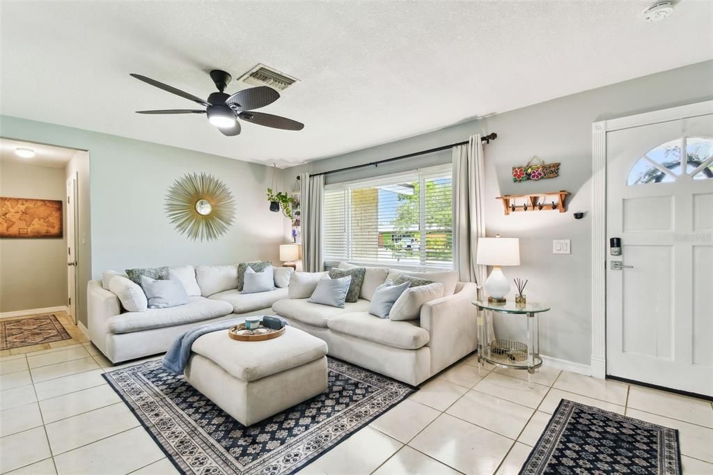 Active With Contract: $407,700 (3 beds, 2 baths, 1230 Square Feet)