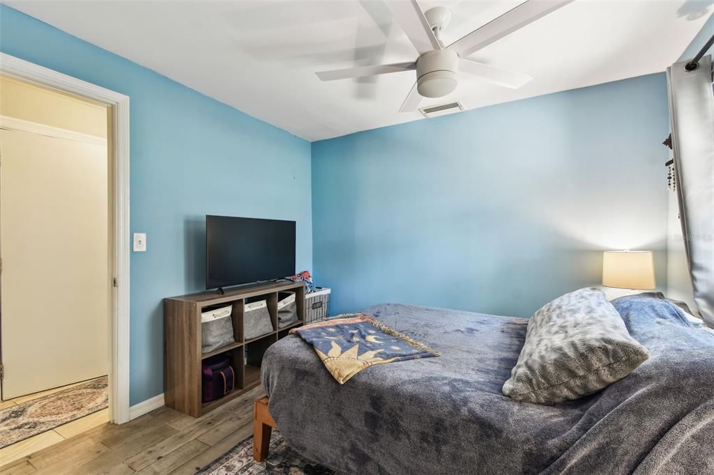 Active With Contract: $407,700 (3 beds, 2 baths, 1230 Square Feet)