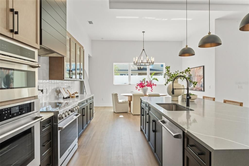 待售: $1,124,990 (6 贝兹, 4 浴室, 3513 平方英尺)