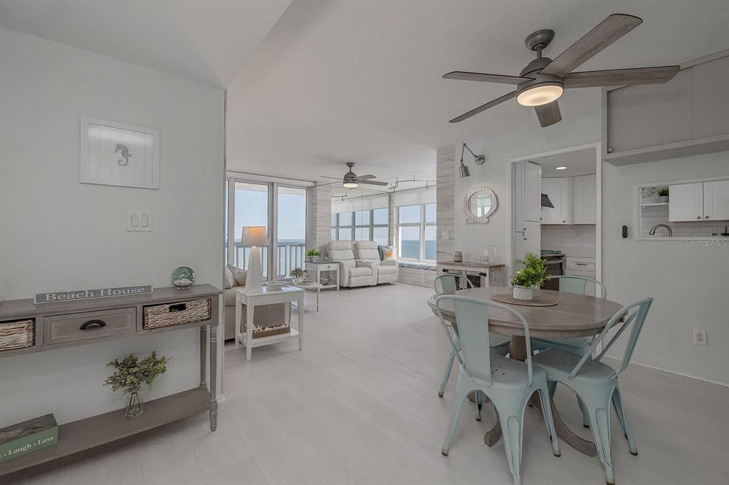 待售: $299,900 (2 贝兹, 2 浴室, 1058 平方英尺)