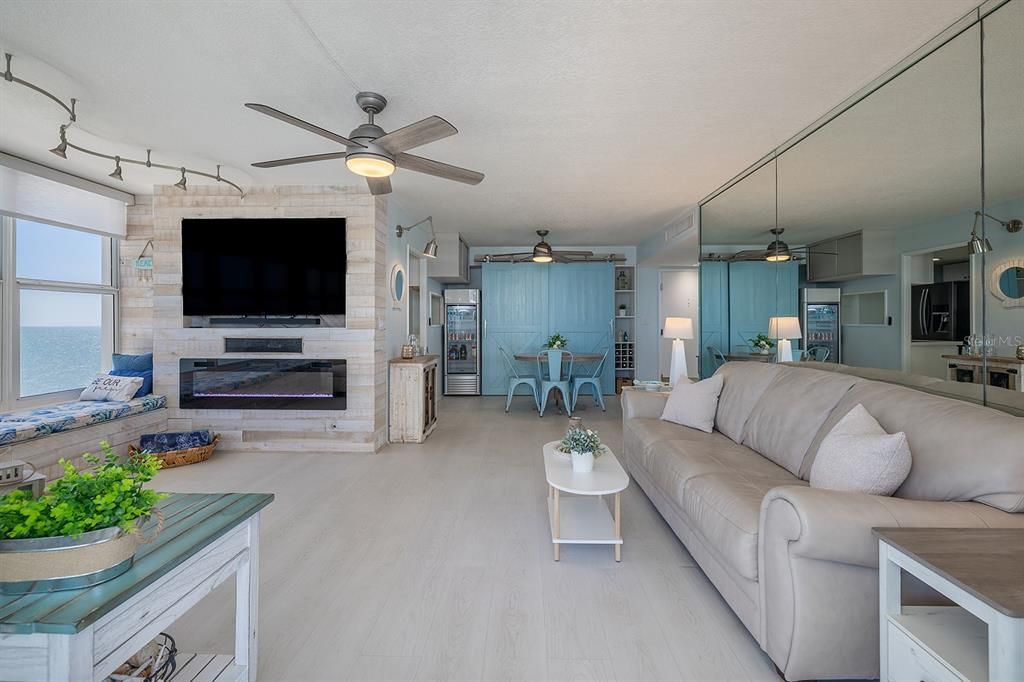 待售: $299,900 (2 贝兹, 2 浴室, 1058 平方英尺)