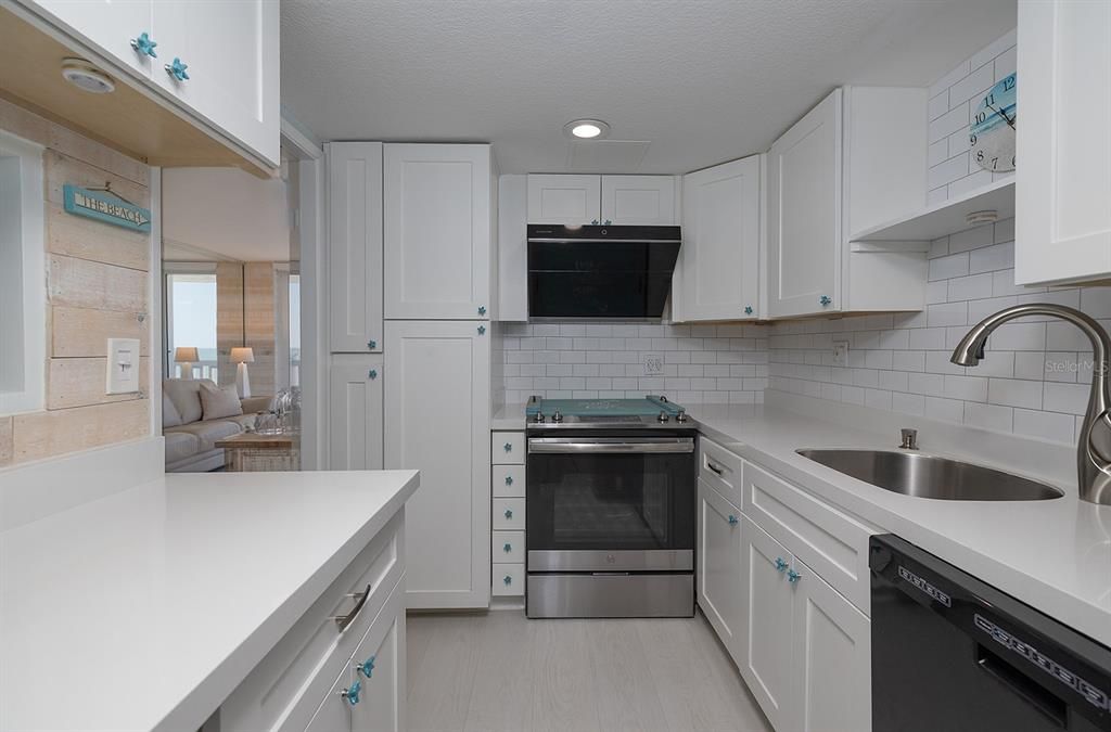 待售: $299,900 (2 贝兹, 2 浴室, 1058 平方英尺)