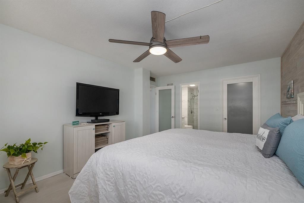 待售: $299,900 (2 贝兹, 2 浴室, 1058 平方英尺)