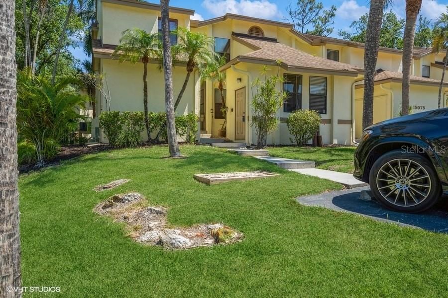 For Sale: $205,000 (2 beds, 2 baths, 909 Square Feet)