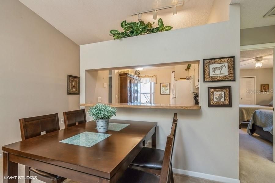 For Sale: $205,000 (2 beds, 2 baths, 909 Square Feet)