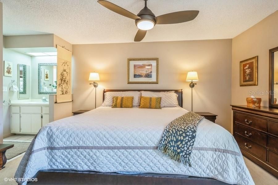 For Sale: $205,000 (2 beds, 2 baths, 909 Square Feet)