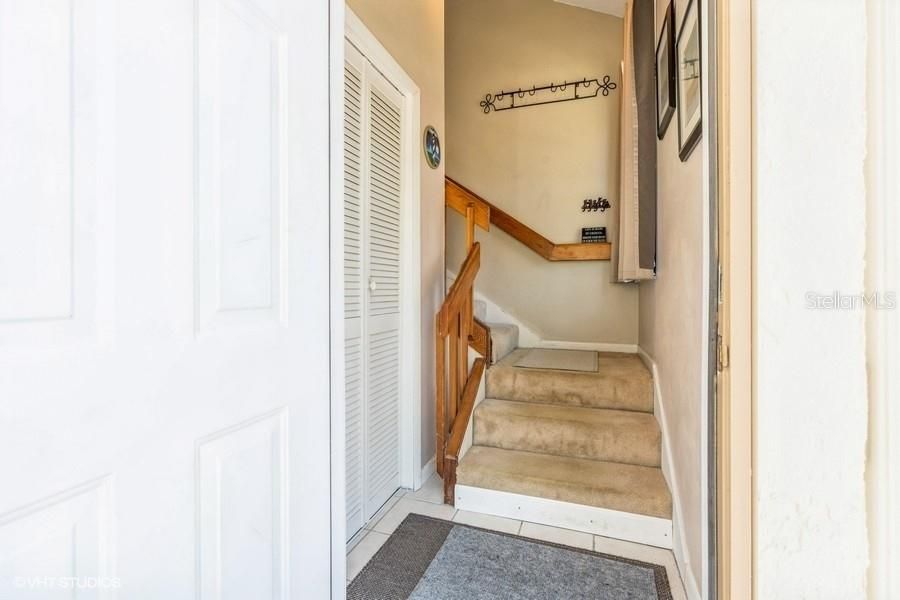 For Sale: $205,000 (2 beds, 2 baths, 909 Square Feet)