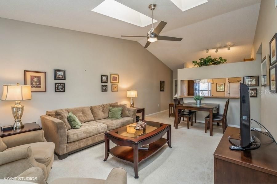 For Sale: $205,000 (2 beds, 2 baths, 909 Square Feet)