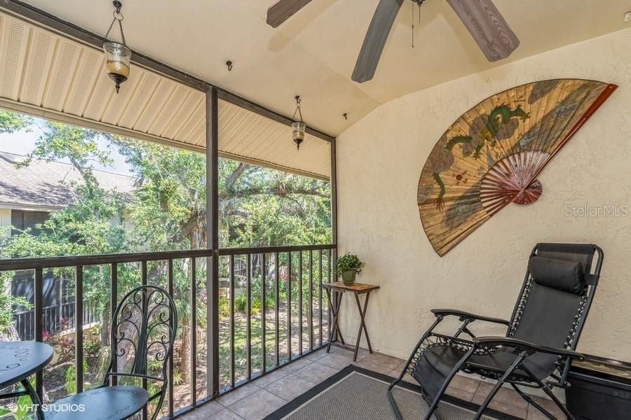 For Sale: $205,000 (2 beds, 2 baths, 909 Square Feet)