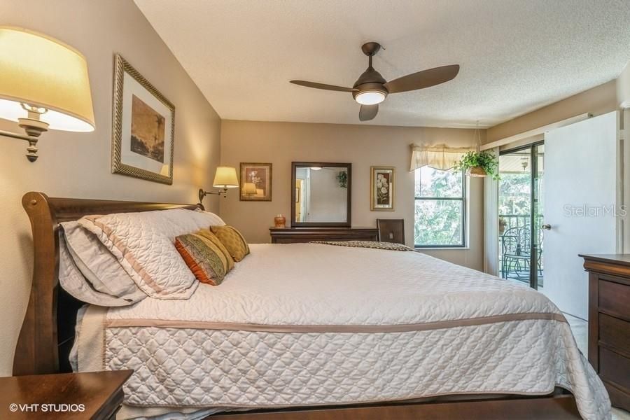 For Sale: $205,000 (2 beds, 2 baths, 909 Square Feet)