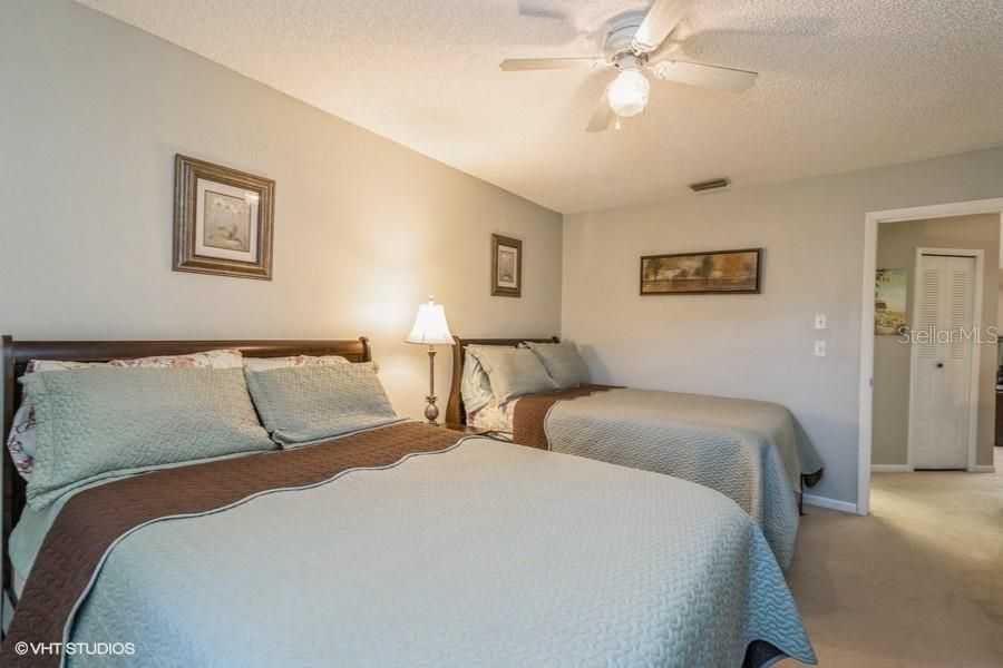 For Sale: $205,000 (2 beds, 2 baths, 909 Square Feet)