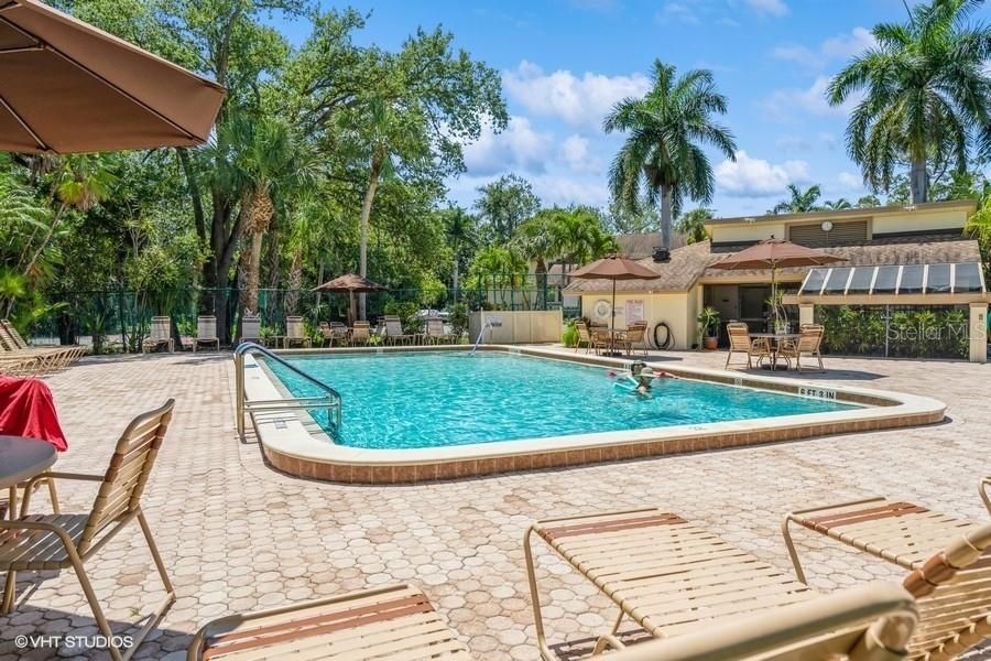 For Sale: $205,000 (2 beds, 2 baths, 909 Square Feet)