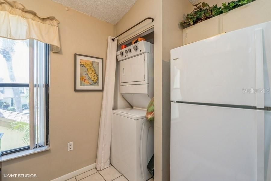For Sale: $205,000 (2 beds, 2 baths, 909 Square Feet)
