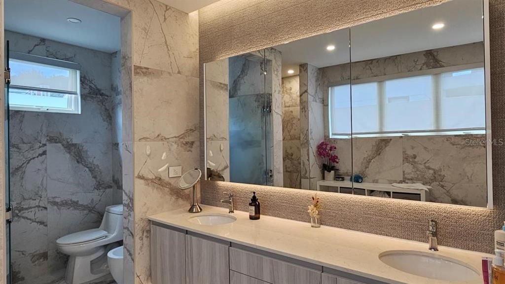 待售: $4,500,000 (5 贝兹, 6 浴室, 5800 平方英尺)