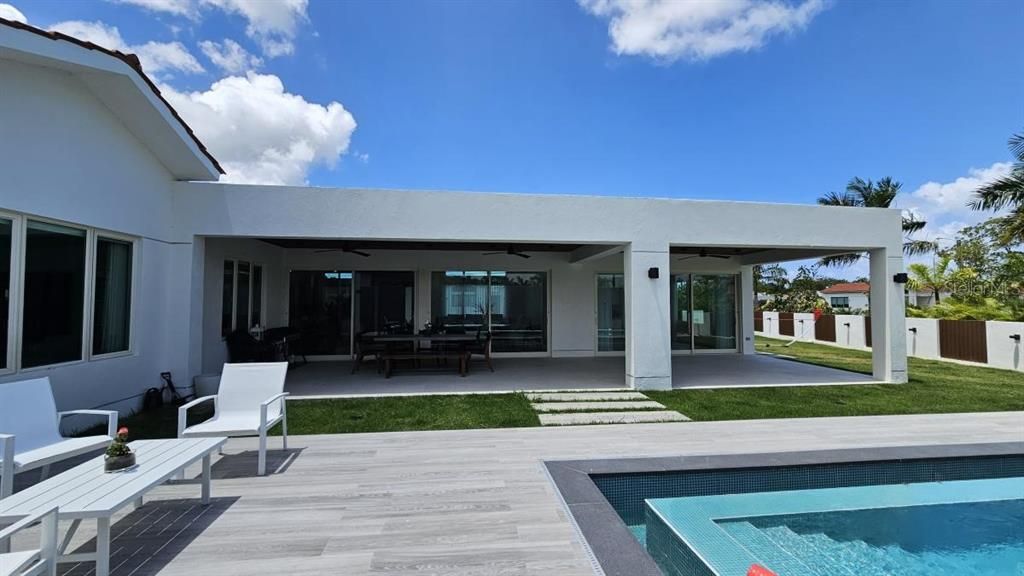 待售: $4,500,000 (5 贝兹, 6 浴室, 5800 平方英尺)