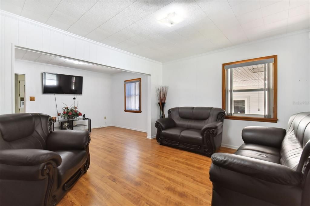 Activo con contrato: $310,000 (3 camas, 2 baños, 1456 Pies cuadrados)