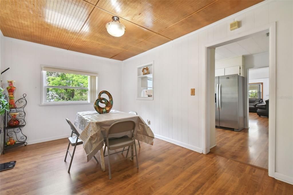 Activo con contrato: $310,000 (3 camas, 2 baños, 1456 Pies cuadrados)