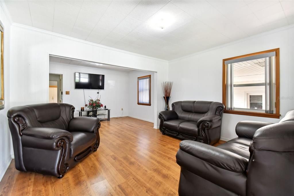 Activo con contrato: $310,000 (3 camas, 2 baños, 1456 Pies cuadrados)