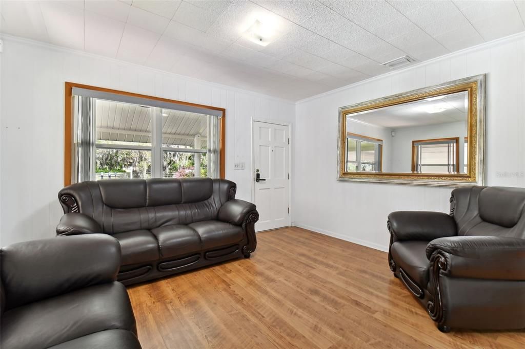 Activo con contrato: $310,000 (3 camas, 2 baños, 1456 Pies cuadrados)