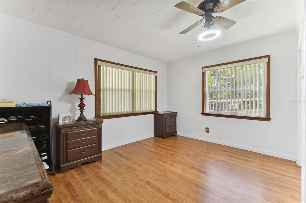 Activo con contrato: $310,000 (3 camas, 2 baños, 1456 Pies cuadrados)