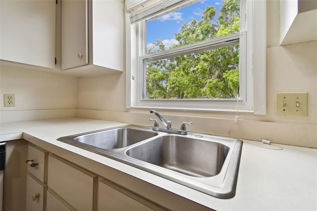 Activo con contrato: $310,000 (3 camas, 2 baños, 1456 Pies cuadrados)