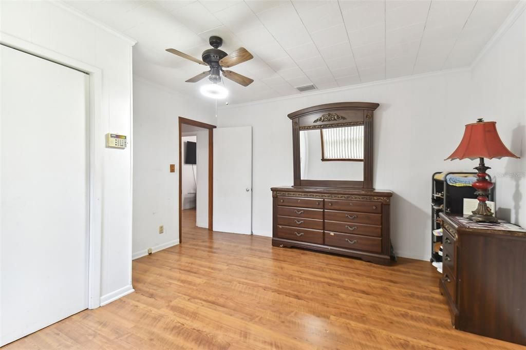 Activo con contrato: $310,000 (3 camas, 2 baños, 1456 Pies cuadrados)