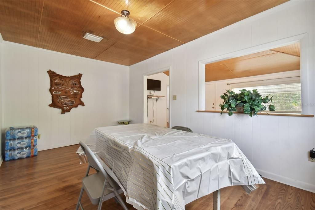 Activo con contrato: $310,000 (3 camas, 2 baños, 1456 Pies cuadrados)