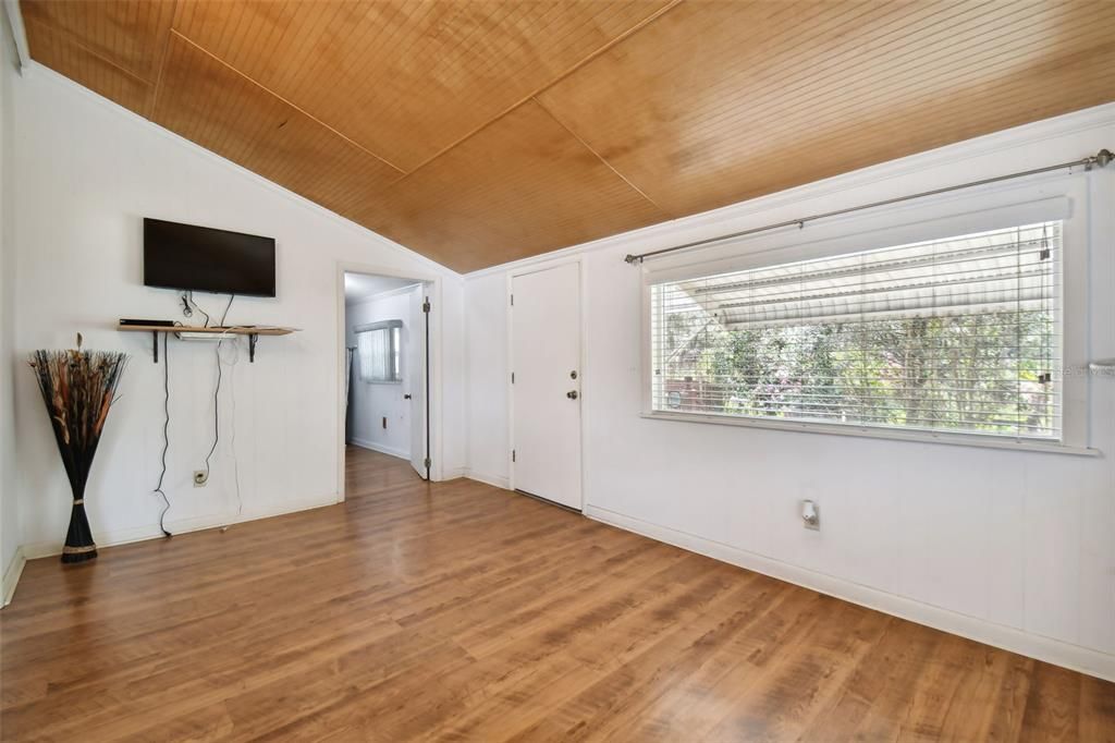 Activo con contrato: $310,000 (3 camas, 2 baños, 1456 Pies cuadrados)