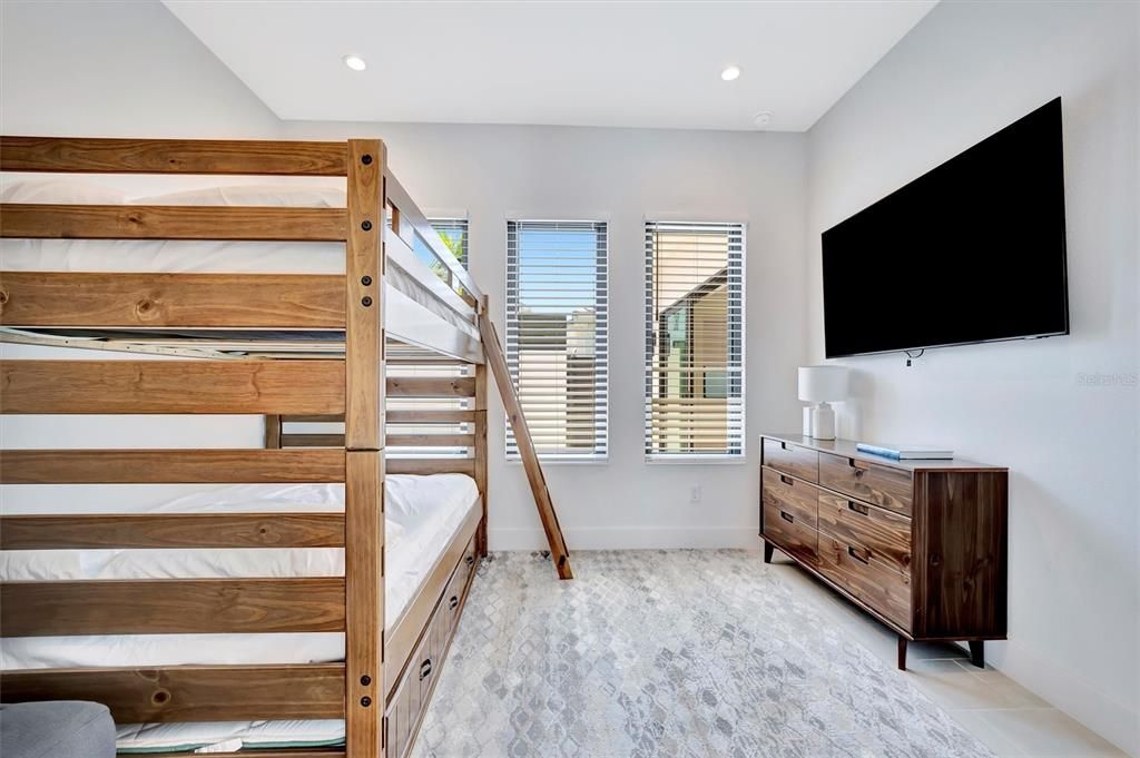 For Sale: $1,025,000 (3 beds, 2 baths, 2354 Square Feet)