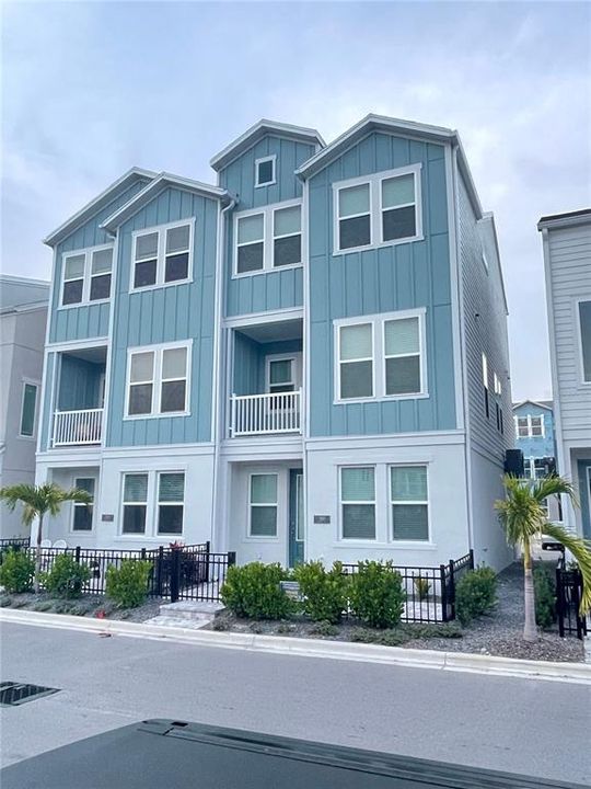 For Rent: $3,600 (3 beds, 3 baths, 2032 Square Feet)